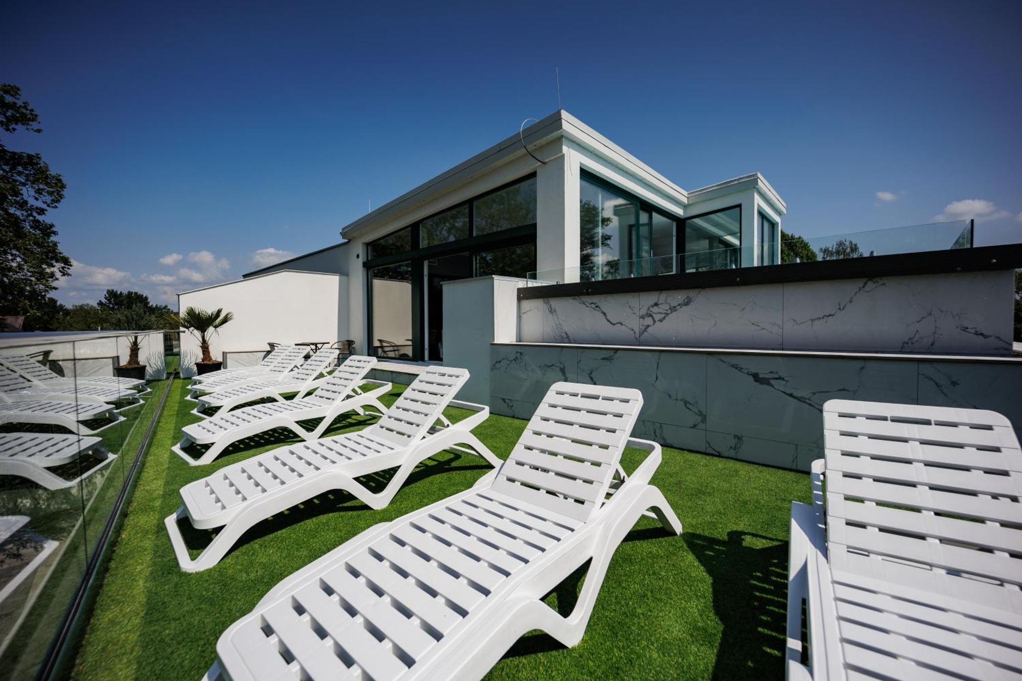 Villa Bauhaus Labi Garden Wellness Apartman Siófok Exterior foto